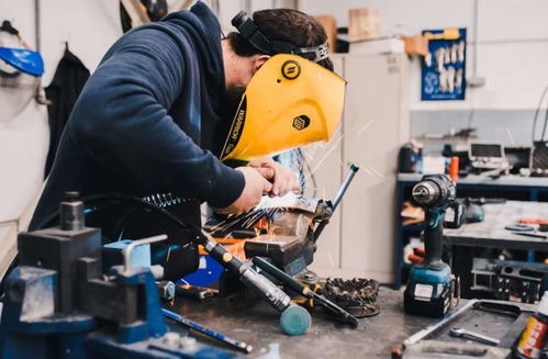 1.8萬中介費(fèi)招工，臨時(shí)工工資反超正式工 工廠“用工荒”背后，科技中介服務(wù)如何破局？